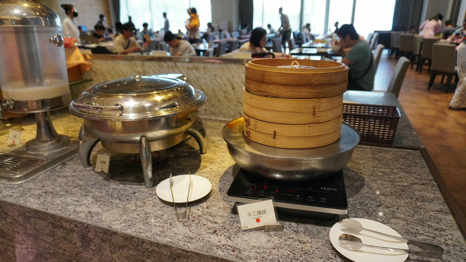苗栗親子住宿｜尚順君樂飯店｜遊樂園、購物中心、美食吃喝玩樂一次滿足~住這根本不用想行程~尚順育樂世界大人小孩都玩瘋!!