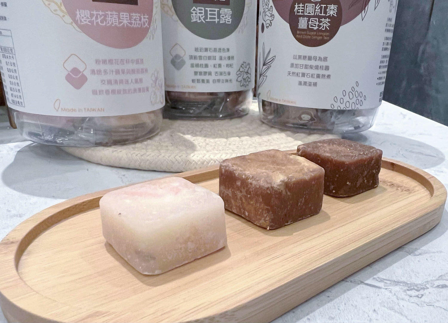 蜜思朵黑糖茶磚好喝嗎?3口味飲用心得~解嘴饞又能兼具養生的黑糖磚推薦~辦公室必備下午茶~桂圓紅棗薑母茶、櫻花蘋果荔枝、黑糖銀耳露 - 第5張圖 茶磚推薦