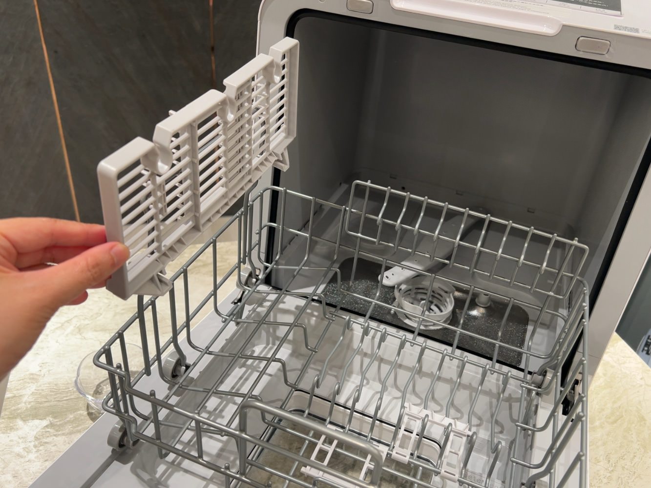 TOSHIBA免安裝洗碗機開箱