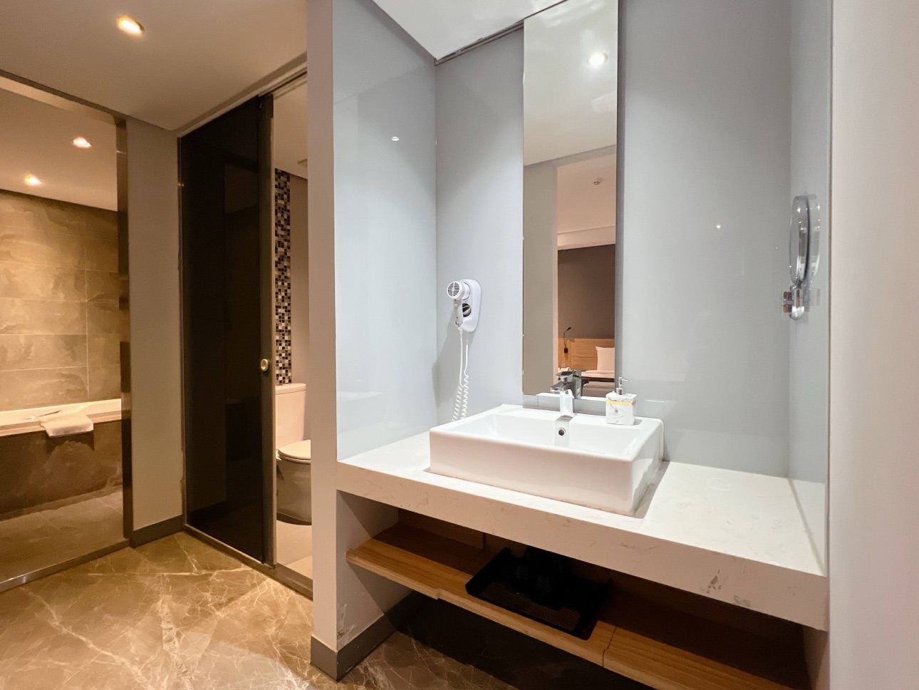 【苗栗】馥藝金鬱金香酒店|親子友善設施超豐富!泳池、SPA、遊戲室一次滿足 - 第16張圖 苗栗鬱金香酒店評價