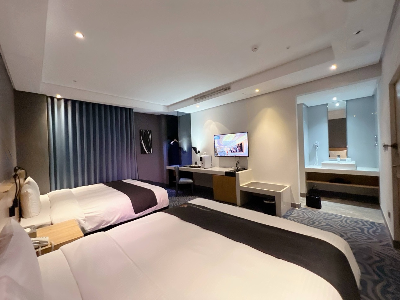 【苗栗】馥藝金鬱金香酒店|親子友善設施超豐富!泳池、SPA、遊戲室一次滿足 - 第8張圖 苗栗鬱金香酒店評價