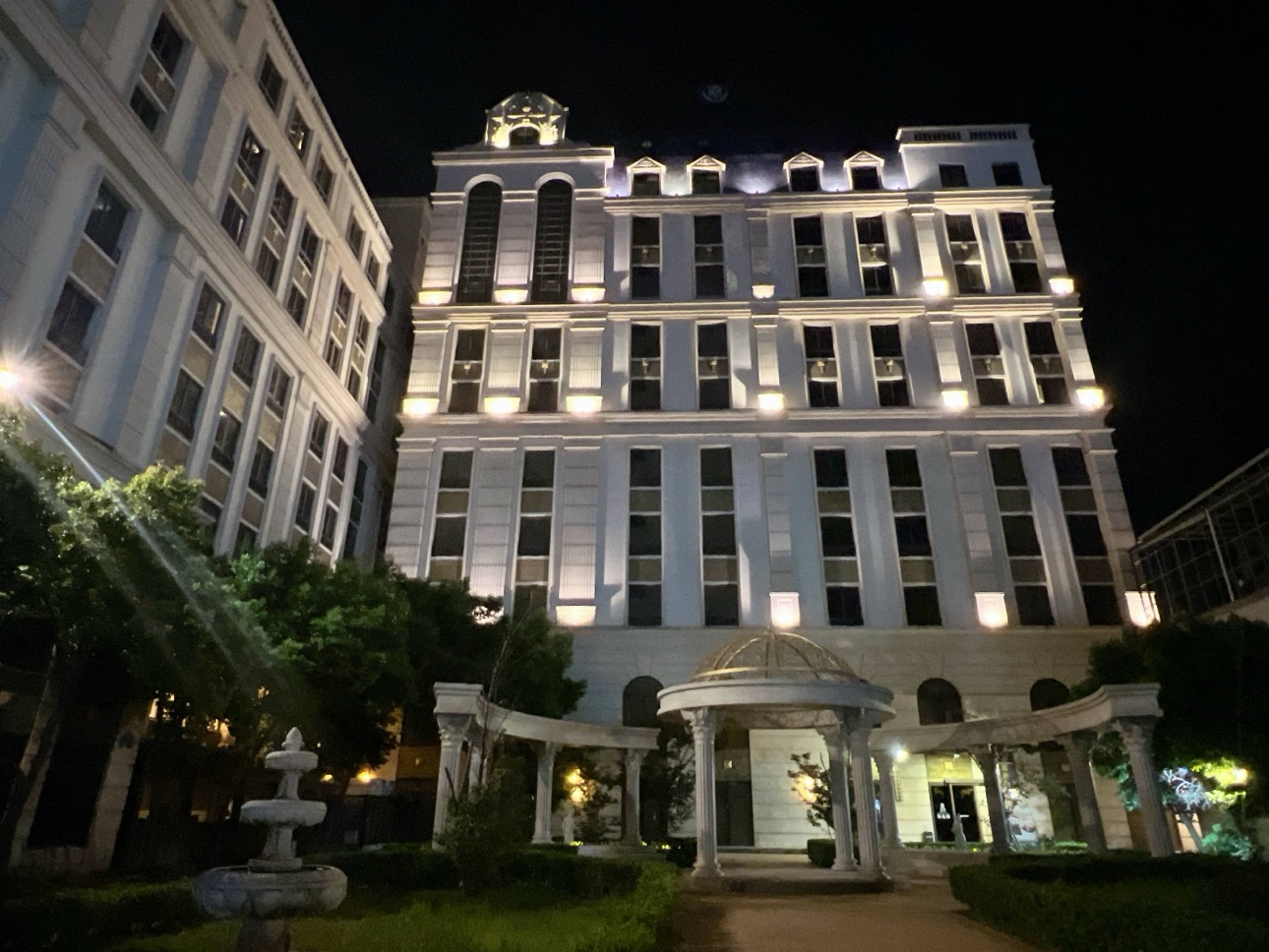 【苗栗】馥藝金鬱金香酒店|親子友善設施超豐富!泳池、SPA、遊戲室一次滿足 - 第3張圖 苗栗鬱金香酒店評價